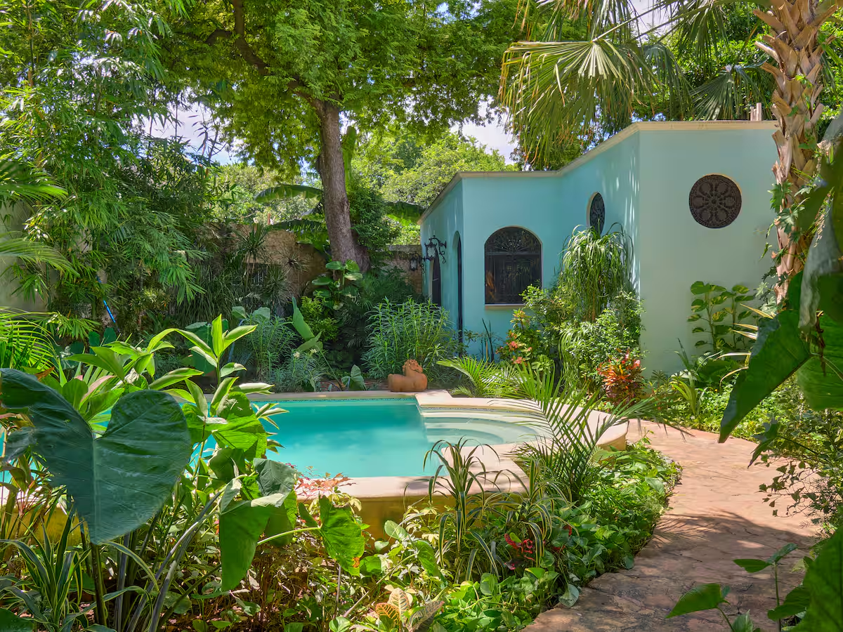 Villa Caravela | Oasis colonial con alberca y jardín en Centro Mérida