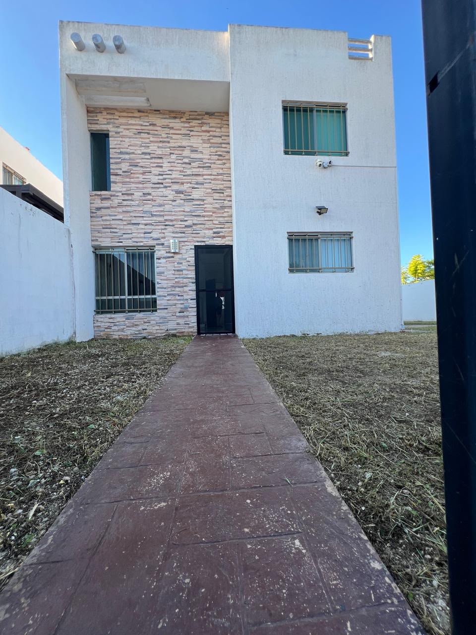 Casa nueva en esquina frente a parque | 3 recámaras con baño | Las Américas VI